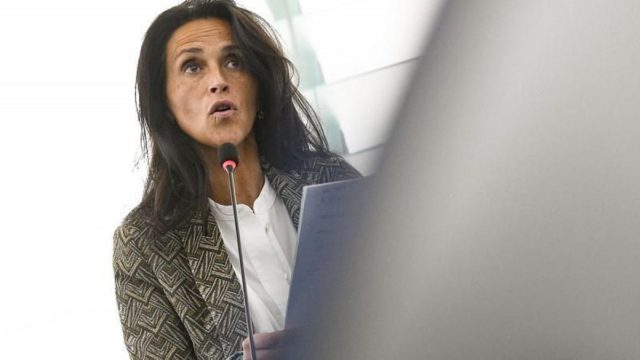 Χρυσούλα Ζαχαροπούλου: «Έκλαιγα σιωπηλά… Είπα ότι πονούσα και εκείνη μου είπε…» – Γυναίκες κατηγορούν την Ελληνίδα υφυπουργό του Μακρόν για βιασμό!