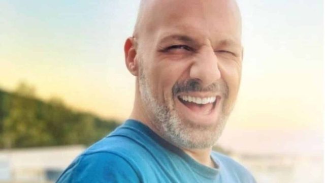 «Δηλώνω για πάντα ερωτευμένος»: Σε πελάγη ευτυχίας ο Νίκος Μουτσινάς!