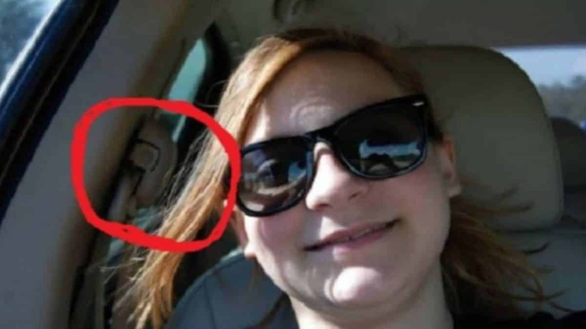 13χρονη έφηβη έστειλε μια selfie στη μαμά της για να της δείξει ότι είναι καλά… – Αυτό που είδε στο πίσω κάθισμα την τρόμαξε