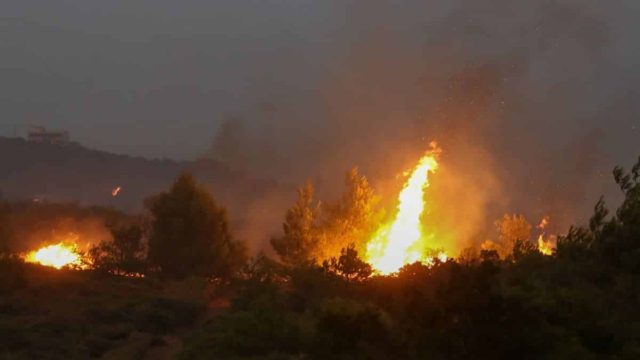 Φλέγεται η μισή Ελλάδα: Μεγάλα πύρινα μέτωπα σε Λακωνία, Αρκαδία και Φθιώτιδα