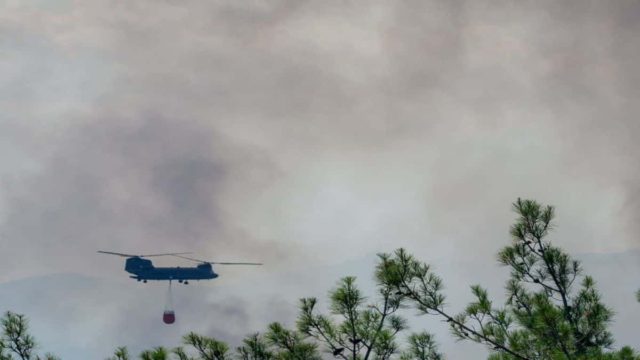 Μεγάλη φωτιά στη Πρέβεζα – Απειλεί οικισμό