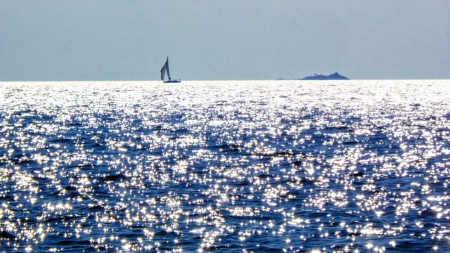 Ρόδος: Ιστιοφόρο με Τούρκους διακινητές προσπάθησε να εμβολίσει σκάφος του λιμενικού