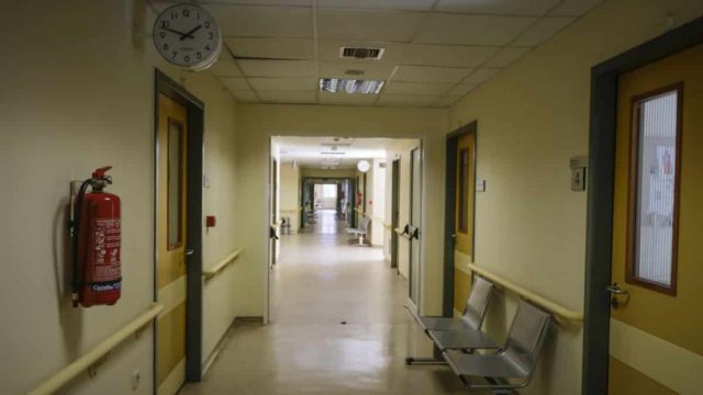 «Ας βγουν να πουν μπροστά μου ότι δεν είχα αιμορραγία»: Ξεσπά η μητέρα που έχασε το μωρό της στην Θεσσαλονίκη
