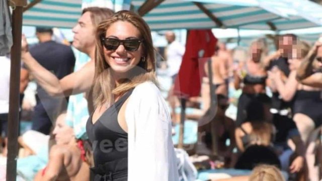 Με μαύρο ολόσωμο μαγιό με ανοιχτή πλάτη – Η Ευρυδίκη Βαλαβάνη κόλασε το Instagram