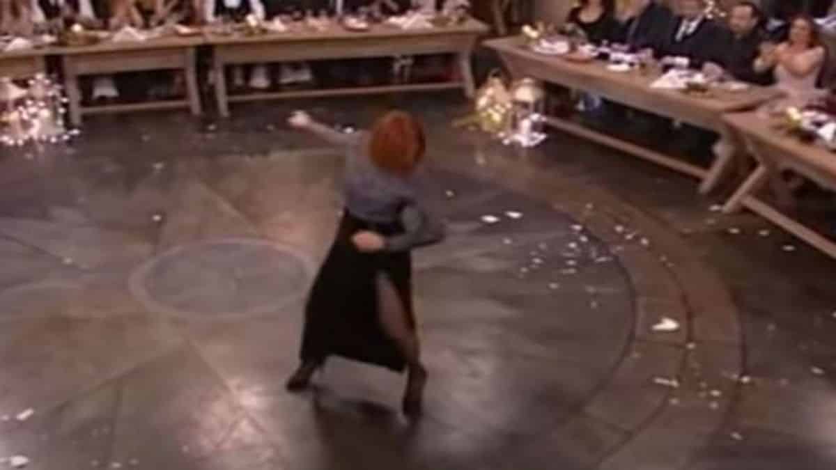Μας κόπηκε το γέλιο: Το απρόσμενο ζεϊμπέκικο της κωμικού που καθήλωσε τους πάντες