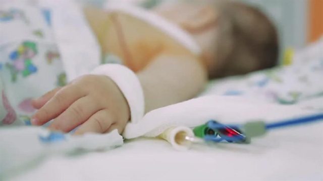 Θλιβερές αποκαλύψεις για τον θάνατο του 13 μηνών βρέφους από ηπατίτιδα: Μέσα σε λίγες ώρες κατέρρευσε – Ανίχνευσαν αδενοϊό στο παιδί (video)