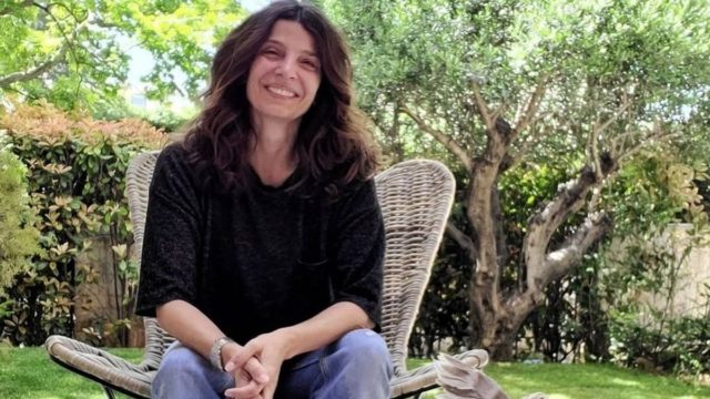 Ποια Πόπη Τσαπανίδου; Αυτή είναι η μικρότερη αδελφή της, Λία – Με τι ασχολείται (photos)