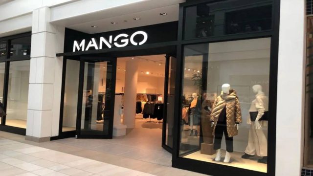 Συναγερμός στα Mango! Αυτή είναι η μίντι φούστα σε απόχρωση dusty pink που έχει κάνει πάταγο