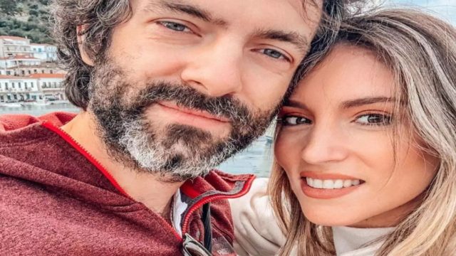 Με μπικίνι που κόβει την ανάσα και κοιλιακούς “φέτες” – Εντυπωσίασε τα πλήθη η Αθηνά Οικονομάκου σε παράλια της Μυκόνου