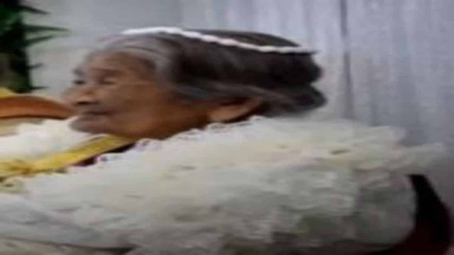 96χρονη γιαγιά ντύθηκε νύφη και πήγε στο γηροκομείο – Αυτό που ακολούθησε θα σας αφήσει με το στόμα ανοιχτό