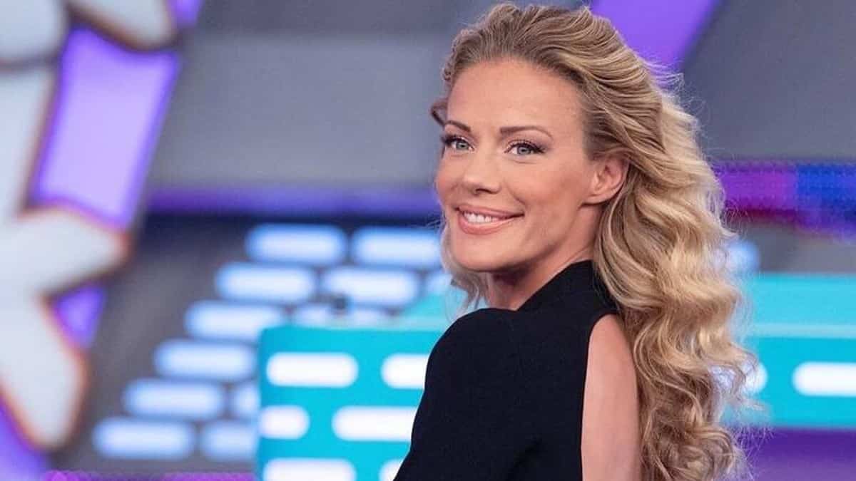 Όχι ένας, αλλά δύο: Θα τρελαθείτε μόλις δείτε τους γοητευτικούς αδερφούς της Ζέτας Μακρυπούλια (photos)