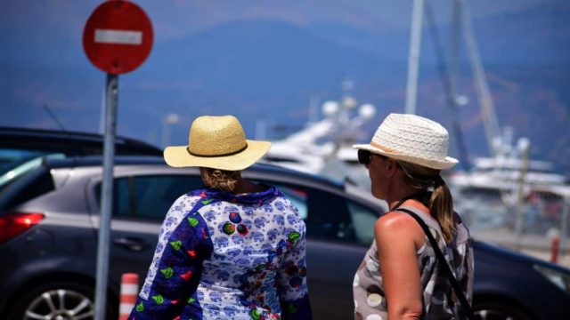 Καιρός: “Καμίνι” η χώρα από την επέλαση του καύσωνα – Στο “κόκκινο” το θερμόμετρο τις επόμενες ημέρες