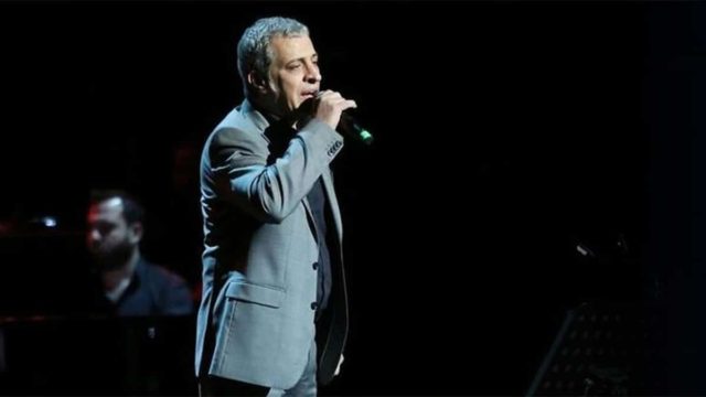 «Τρεχάματα» για τον Θέμη Αδαμαντίδη: Συνελήφθη μετά από καταγγελία για ξυλοδαρμό της συντρόφου του – Τι ισχυρίζεται ο ίδιος