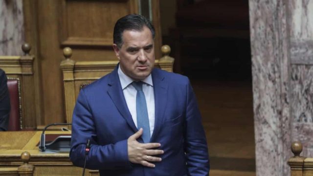 Άδωνις Γεωργιάδης: «Με περιμένουν στις λαϊκές με ευχαριστήρια πανό – Δεν προλαβαίνω να δέχομαι αγκαλιές»