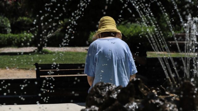 Η φωτογραφία της ημέρας: Καύσωνας στην Αττική