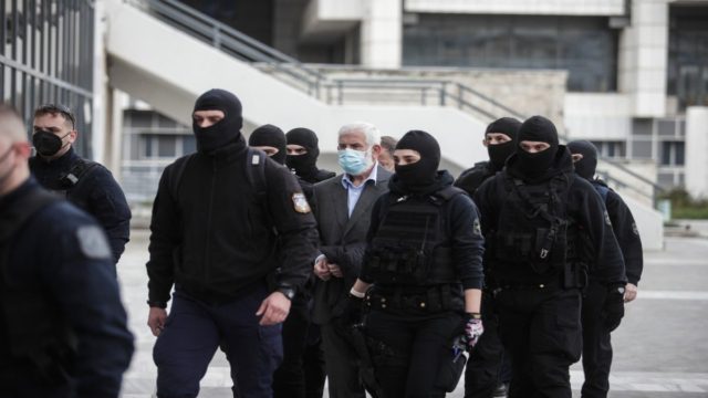 Πέτρος Φιλιππίδης: Αποφυλακίζεται με περιοριστικούς όρους ο ηθοποιός – Ξέσπασε σε κλάματα η σύζυγός του (video)