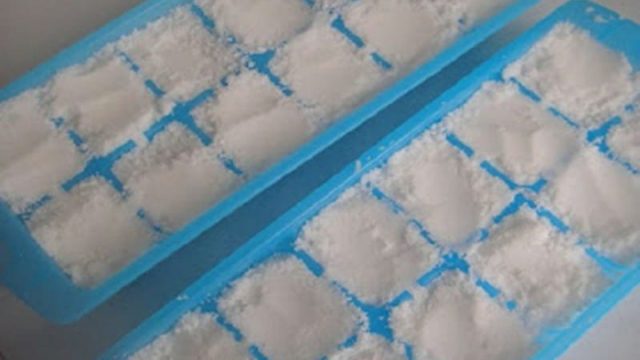 Έβαλε ασπιρίνη και χυμό λεμονιού σε μια παγοκύστη…Το αποτέλεσμα; Θεϊκό!
