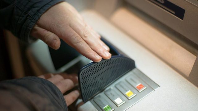 Δεν το σκέφτηκε ποτέ κανείς: Ο λόγος που τα PIN των καρτών και των ΑΤΜ είναι τετραψήφια
