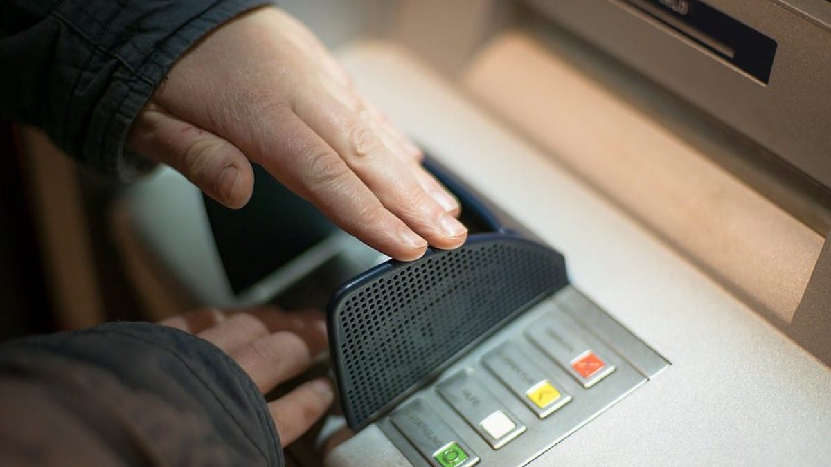 Δεν το σκέφτηκε ποτέ κανείς: Ο λόγος που τα PIN των καρτών και των ΑΤΜ είναι τετραψήφια
