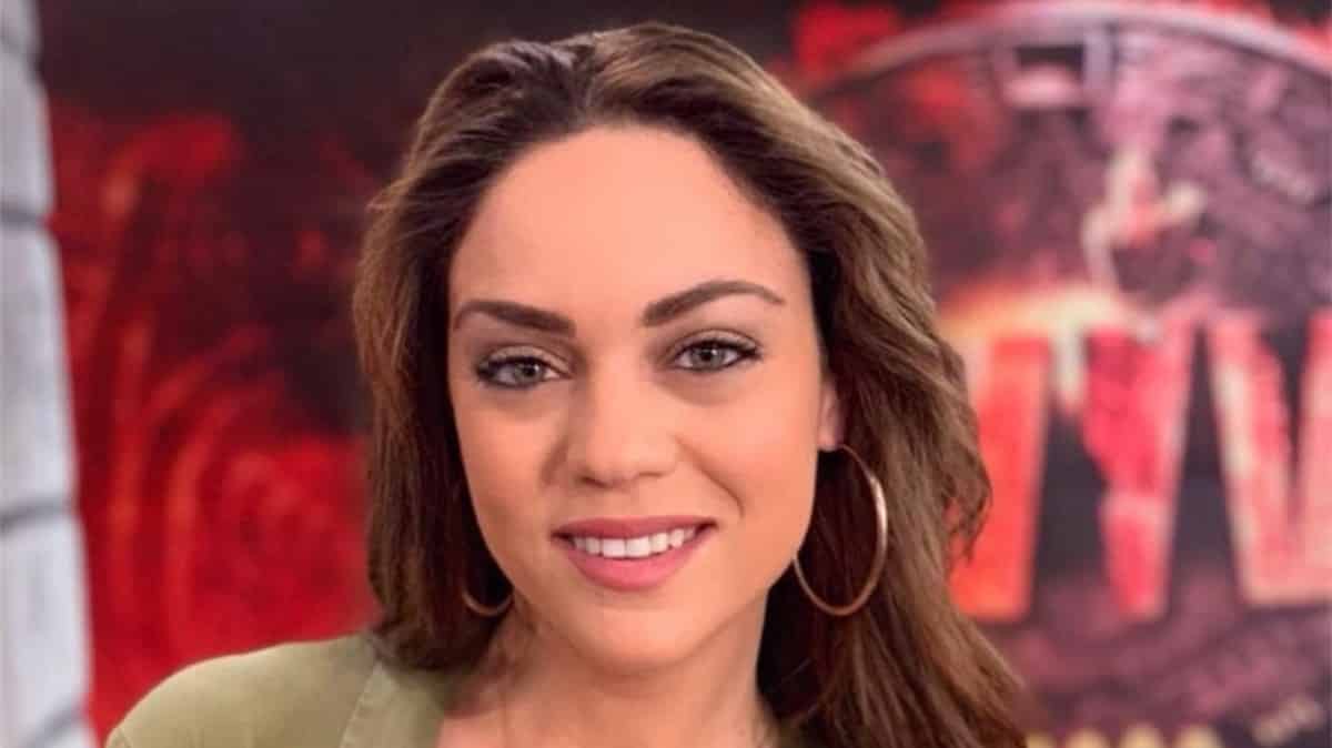 Δεν της φαίνεται καθόλου: Αυτό είναι το ύψος της Μπάγιας Αντωνοπούλου (photo)