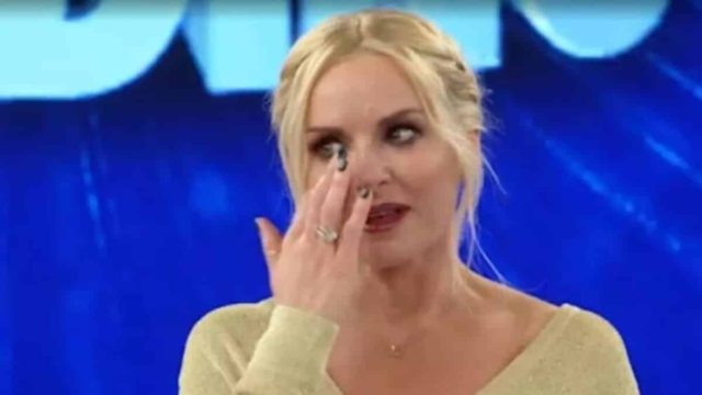 «Συγγνώμη συγκινήθηκα…» – «Λύγισε» και έβαλε τα κλάματα η Μαρία Μπεκατώρου (Video)