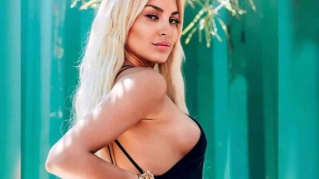 Σάλος με την προκλητική φωτογραφία της Παναγιώταρου – Πού έβαλε το καρπούζι!