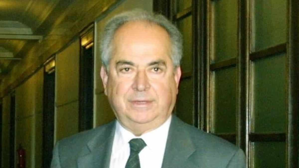Πέθανε ο Δημήτρης Αποστολάκης