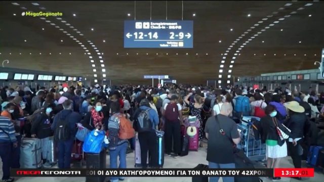 «Στενάζουν» οι αεροπορικές εταιρείες: Εικόνες χάους στα αεροδρόμια της Ευρώπης με απεργίες και καθυστερήσεις (video)