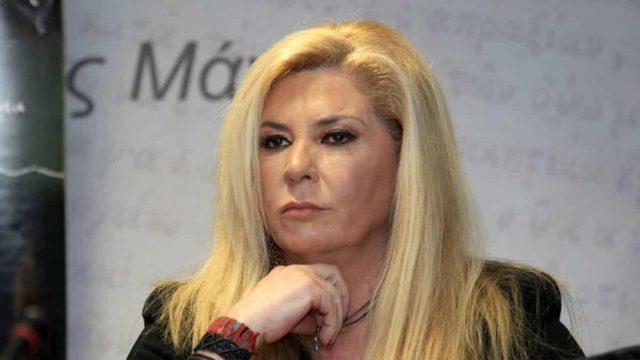 Άπιαστη η Δήμητρα Λιάνη: Αυτή τη φράση έγραψε στον τάφο του Ανδρέα Παπανδρέου