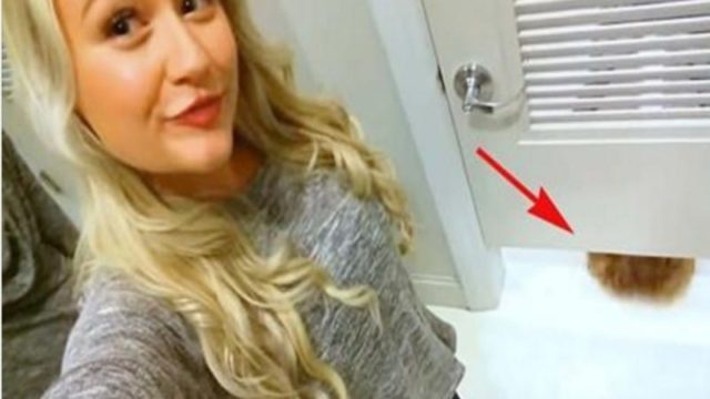 16χρονη έφηβη έβγαζε selfie στο μπάνιο όταν εμφανίστηκε αυτό κάτω από την πόρτα – Δεν πάει το μυαλό σας