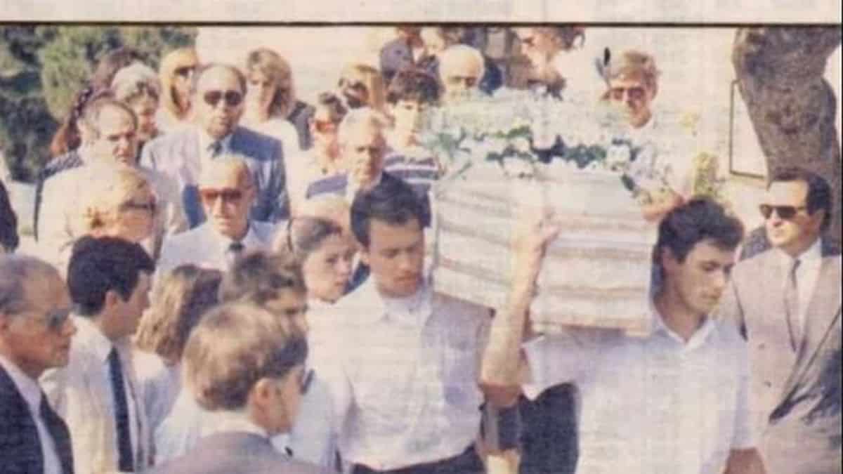 «Αστυνομία; Σκότωσα το παιδί μου και αυτοκτονώ»: Το έγκλημα στα Λουτρά Ωραίας Ελένης που συντάραξε την Ελλάδα και οι 6 επιστολές
