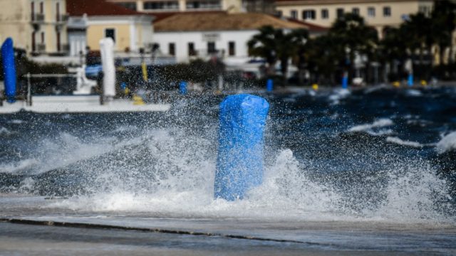 Έκτακτο δελτίο ΕΜΥ: Έρχονται θυελλώδεις άνεμοι – Φόβοι για πύρινη «κόλαση» σε πολλές περιοχές (video)