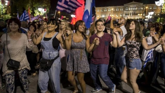 5 Ιουλίου 2015: Το δημοψήφισμα, το «όχι» που έγινε «ναι» και οι χοροί στο Σύνταγμα!