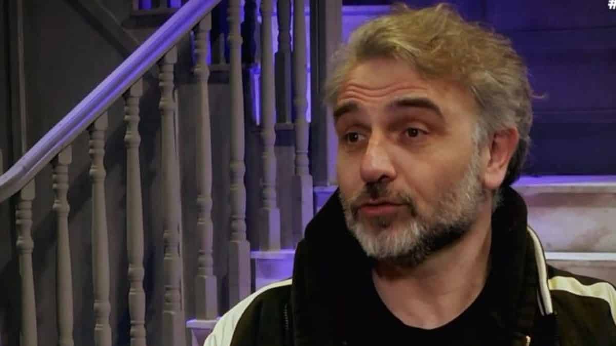 Χουνέρι για τον Φάνη Μουρατίδη: «Με έκανε ρόμπα σε όλη την τράπεζα! Μου είπε “θα έπρεπε να ντρέπεστε…”»
