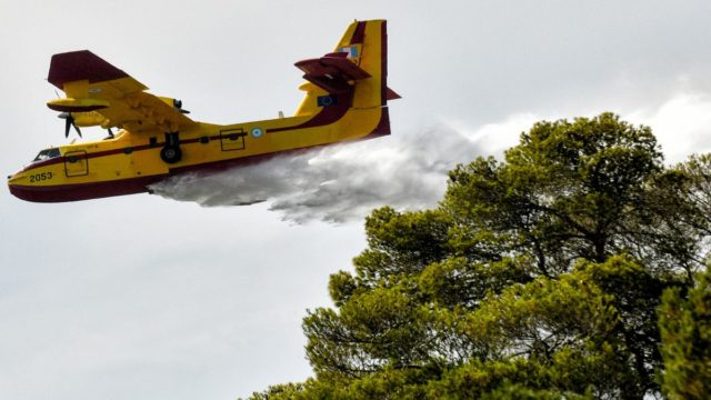 Ανοίγουν νέα πύρινα μέτωπα ανά την επικράτεια: Μεγάλη φωτιά και στην Ηλεία – Κινητοποιήθηκαν επίγειες και εναέριες δυνάμεις