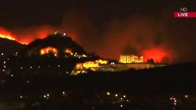 Φωτιά – Πεντέλη: Τρομακτικό πλάνο με την Ακρόπολη και τον Λυκαβηττό –  Σοκ με το φόντο της «πύρινης κόλασης»