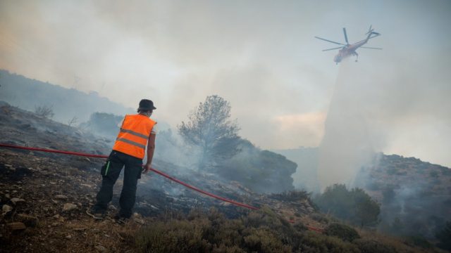 Μεγάλη φωτιά στο Ρέθυμνο: Στη μάχη της κατάσβεσης ισχυρές επίγειες και εναέριες δυνάμεις