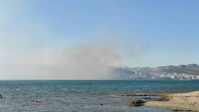 Φωτιά στην Σαλαμίνα: Εκκενώνεται προληπτικά το Κέντρο Υγείας
