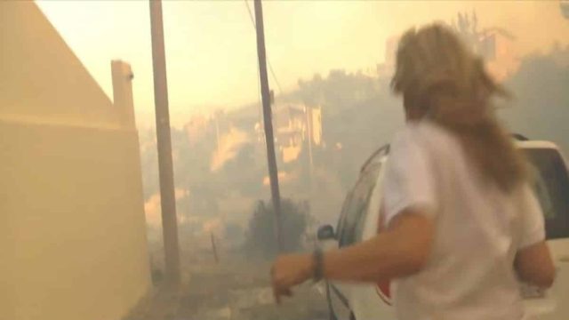 Φωτιά στην Πεντέλη: Σκηνές-θρίλερ! Ρεπόρτερ του Alpha τρέχει να σωθεί από τις φλόγες (Video)