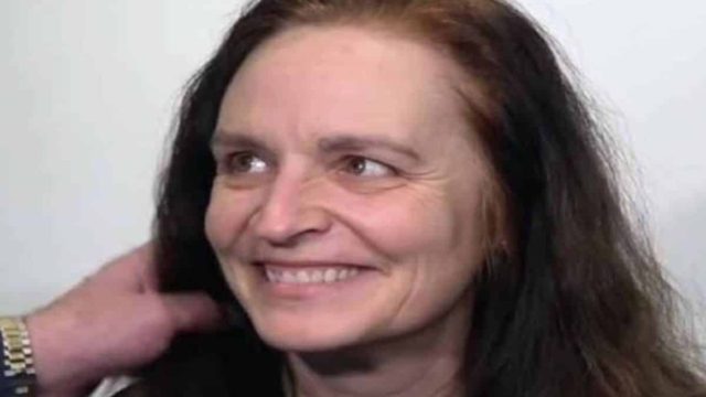 60χρονη γιαγιά πάει σε στιλίστα, την κουρεύει, την βάφει και δεν την γνωρίζουν ούτε τα παιδιά της!