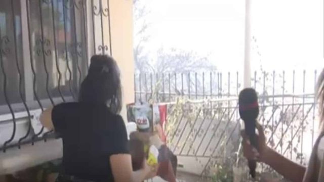 Φωτιά στην Πεντέλη: Γυναίκα που κάηκε μέρος του σπιτιού της προσέφερε παγωτό σε ρεπόρτερ!