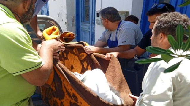 Εικόνες τριτοκοσμικής χώρας στην Ικαρία: Έβαλαν την τραυματισμένη γυναίκα σε καρότσα αγροτικού και τη μετέφεραν στο νοσοκομείο