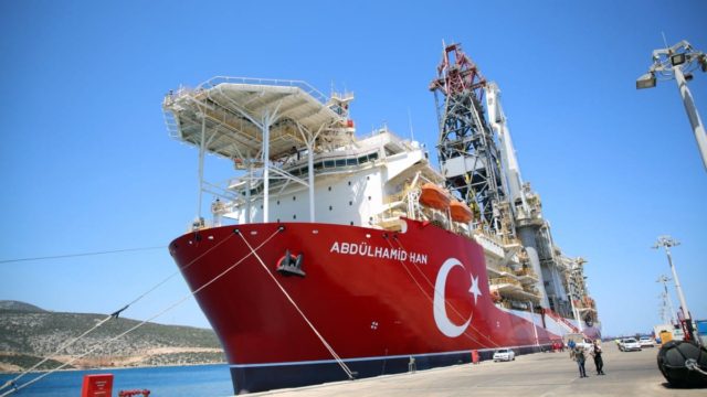 Ο συναγερμός επιστρέφει στο Αιγαίο: Βγήκε το γεωτρύπανο «Αμπντουλχαμίτ Χαν» – Συνεχίζονται οι προκλήσεις των Τούρκων