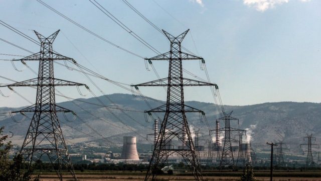 Λογαριασμοί ρεύματος: «Φρένο» στις αυξήσεις! Πάγιο με μηνιαίο πλαφόν 5 ευρώ (Video)