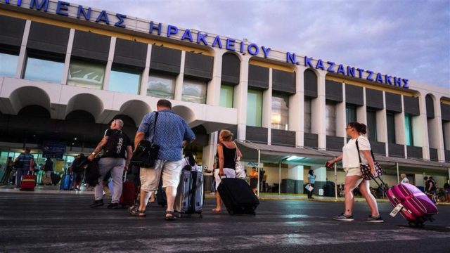 Πιάστηκαν στα χέρια: Άγριος καβγάς ανάμεσα σε δύο τουρίστριες στο Ηράκλειο για τα μάτια μιας γυναίκας!