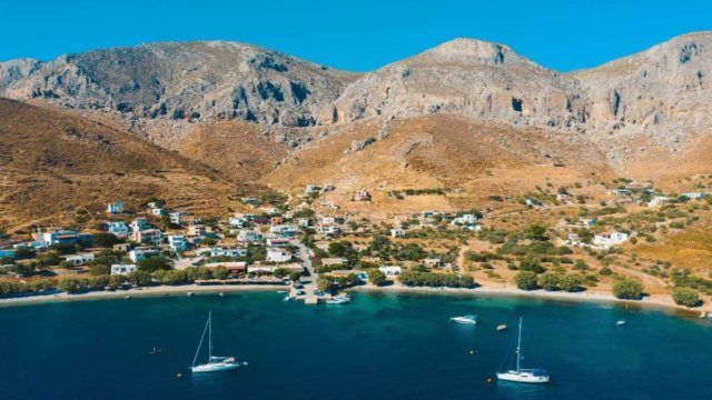 Τρόμος στα νερά της Καλύμνου: Ψαρεύτηκε «τέρας» στο λιμάνι του νησιού (video)