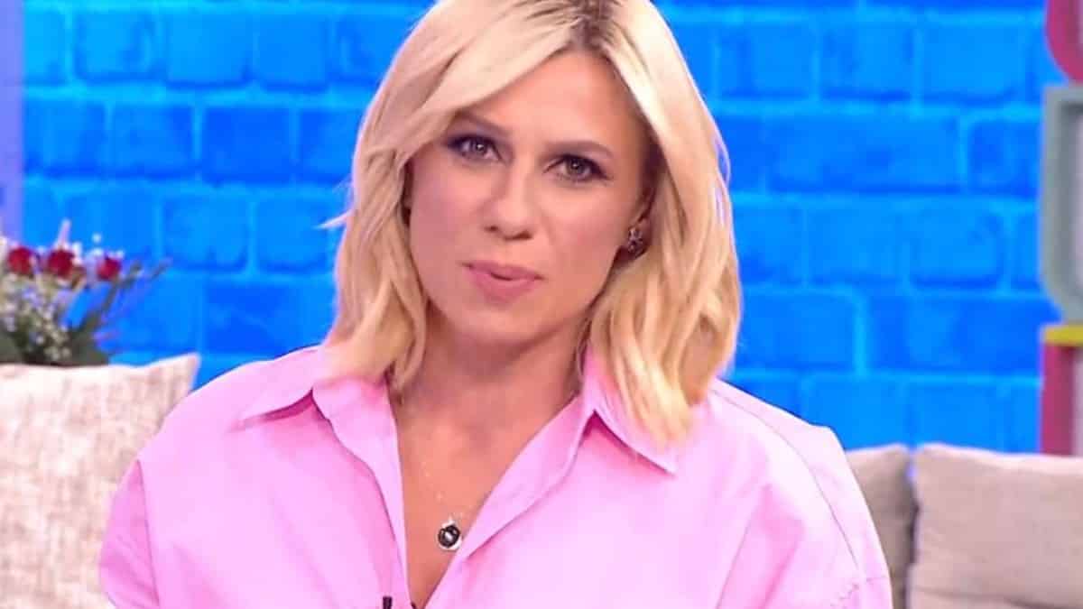 Δάκρυα χαράς για την Κατερίνα Καραβάτου: Την αποθέωσε γνωστή παρουσιάστρια – «Την ευχαριστώ, γιατί…» (Video)