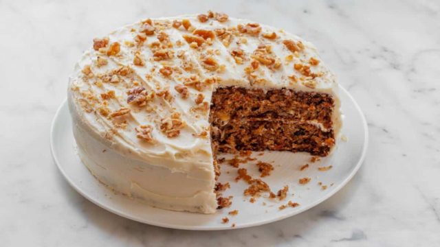 Κρύο carrot cake: Το μυστικό είναι η μπόλικη κανέλα!