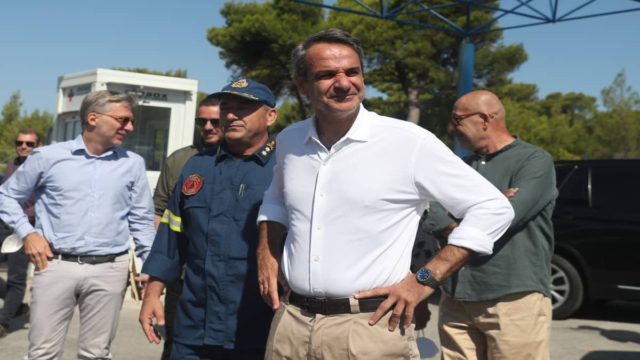 Κυριάκος Μητσοτάκης: Αυτοψία στις πληγείσες περιοχές της Πεντέλης – «Είμαστε ευγνώμονες στους πυροσβέστες»