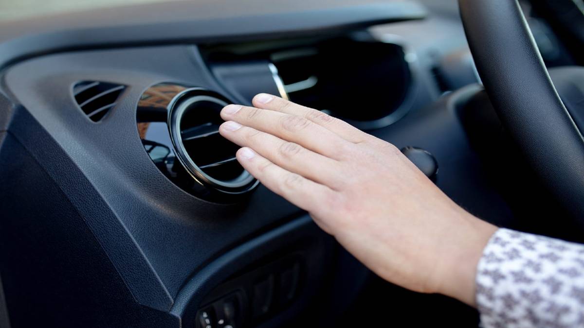 Σημαντικό! Τι πρέπει οπωσδήποτε να κάνετε όταν ανοίγετε το κλιματιστικό στο αμάξι
